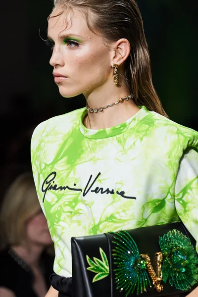 Look 77